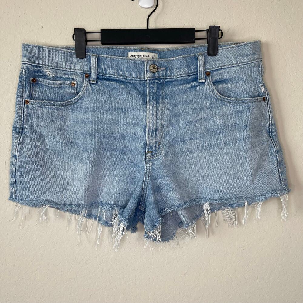 Abercrombie & Fitch The Mom Short Mid Rise Light Wash 3” Denim Shorts Size 33/16